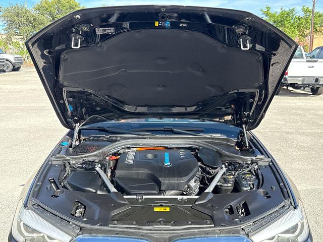 Photo of 2019 Black Sapphire Metallic BMW 530e