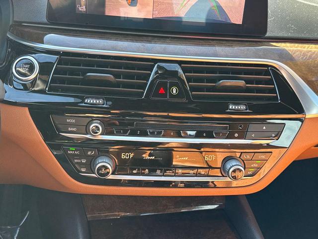 Photo of 2019 Black Sapphire Metallic BMW 530e