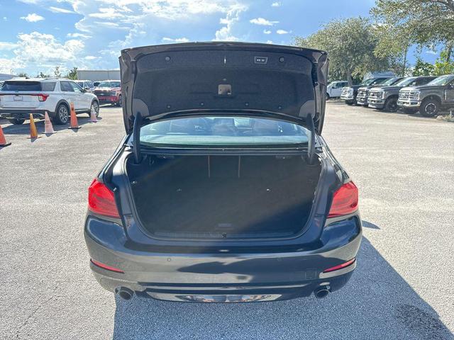 Photo of 2019 Black Sapphire Metallic BMW 530e
