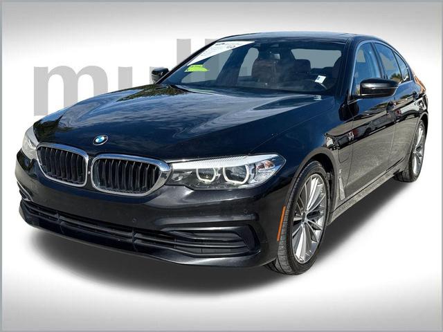 Photo of 2019 Black Sapphire Metallic BMW 530e