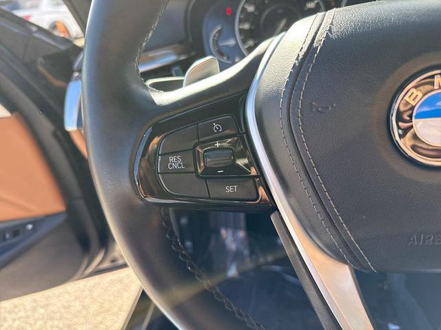 Photo of 2019 Black Sapphire Metallic BMW 530e