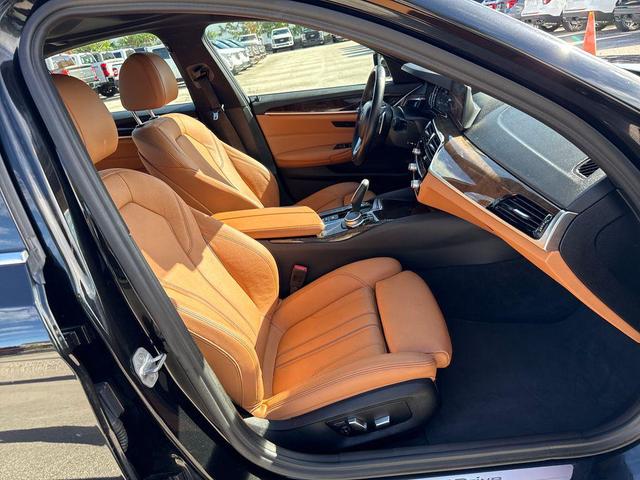 Photo of 2019 Black Sapphire Metallic BMW 530e