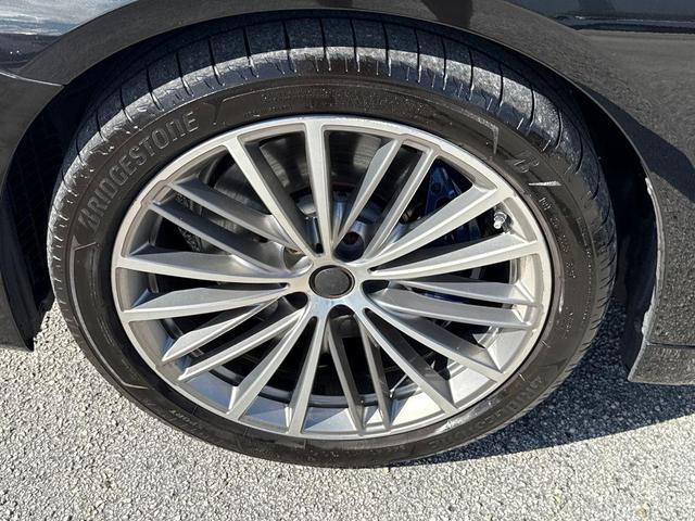 Photo of 2019 Black Sapphire Metallic BMW 530e