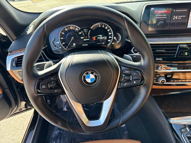 Photo of 2019 Black Sapphire Metallic BMW 530e