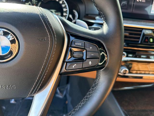 Photo of 2019 Black Sapphire Metallic BMW 530e