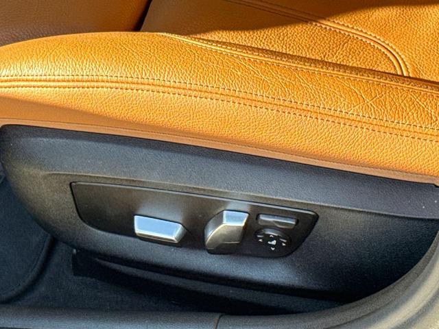Photo of 2019 Black Sapphire Metallic BMW 530e
