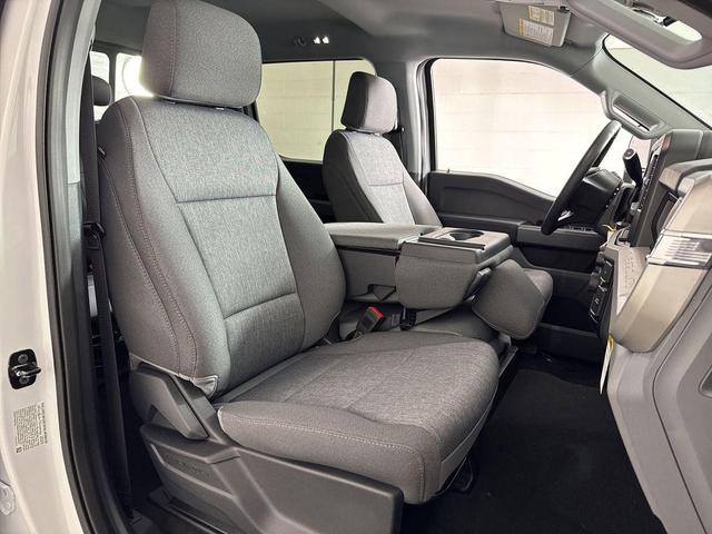 Photo of 2025 Oxford White Ford F-250