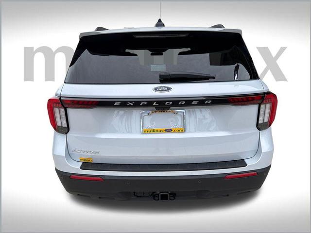 Photo of 2025 Space White Metallic Ford Explorer