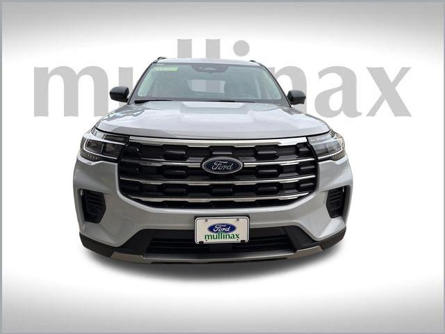 Photo of 2025 Space White Metallic Ford Explorer