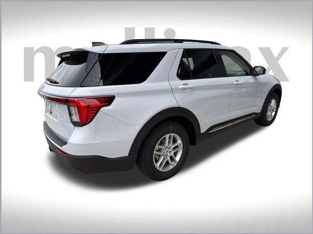 Photo of 2025 Space White Metallic Ford Explorer