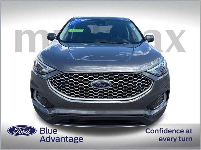 Photo of 2024 Carbonized Gray Metallic Ford Edge