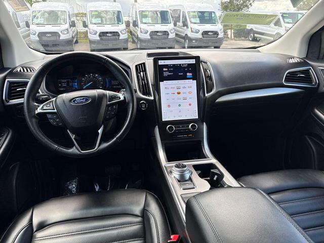Photo of 2024 Carbonized Gray Metallic Ford Edge