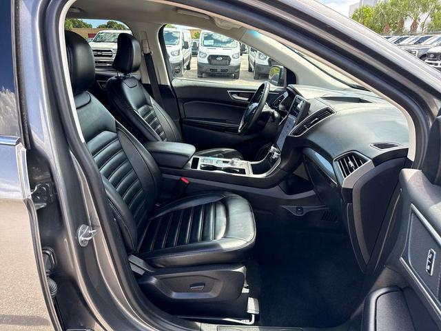 Photo of 2024 Carbonized Gray Metallic Ford Edge