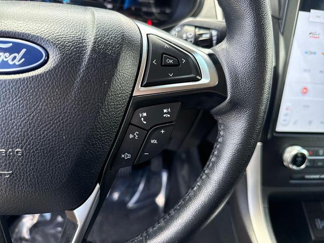 Photo of 2024 Carbonized Gray Metallic Ford Edge