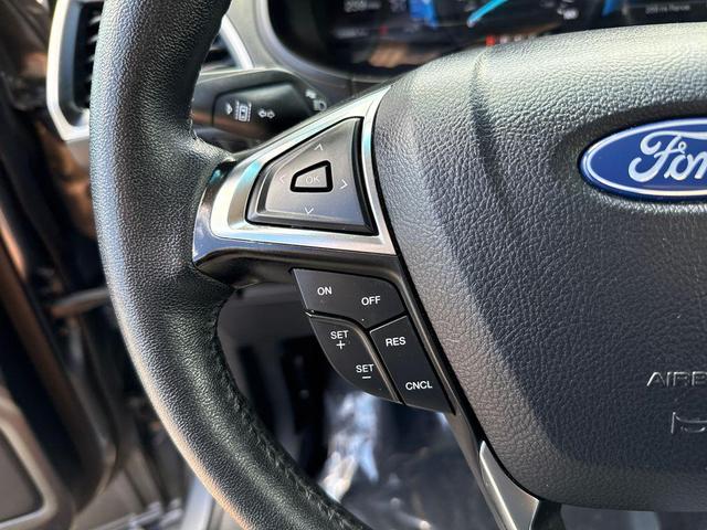 Photo of 2024 Carbonized Gray Metallic Ford Edge