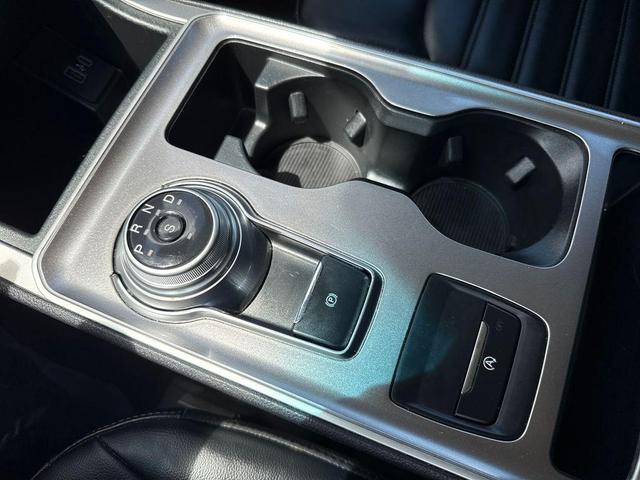 Photo of 2024 Carbonized Gray Metallic Ford Edge