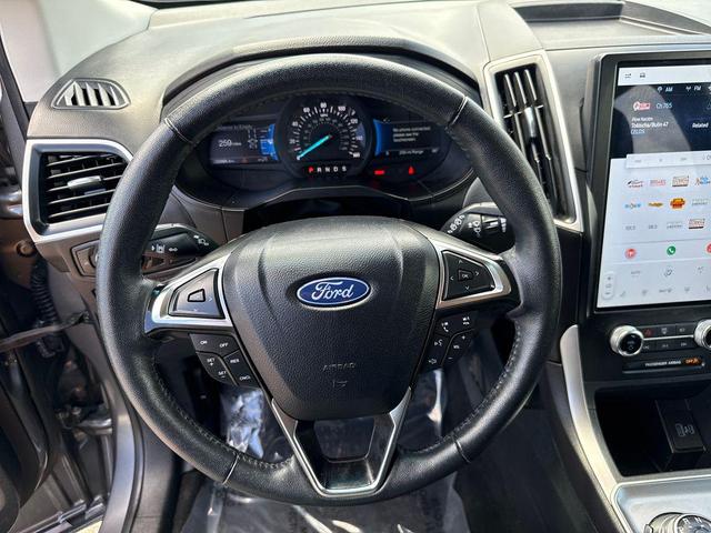Photo of 2024 Carbonized Gray Metallic Ford Edge