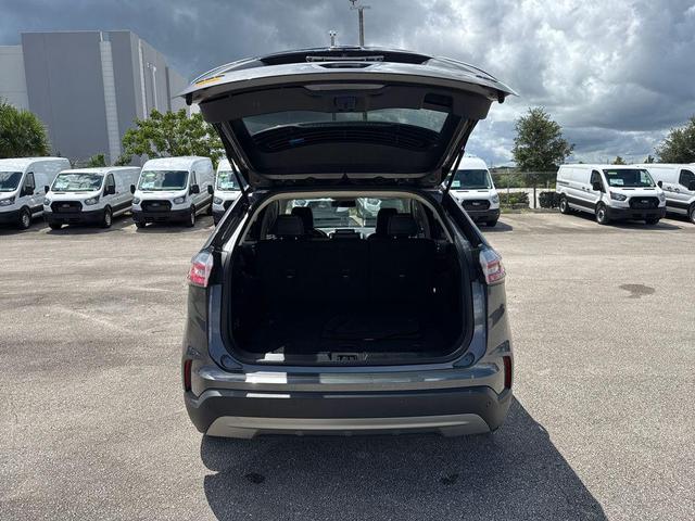 Photo of 2024 Carbonized Gray Metallic Ford Edge
