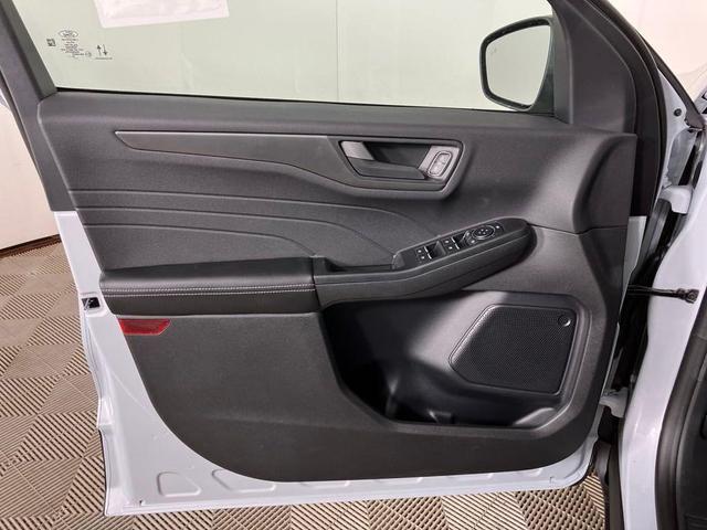 Photo of 2025 Silver Metallic Ford Escape