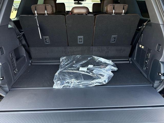 Photo of 2025 Agate Black Metallic Ford Expedition