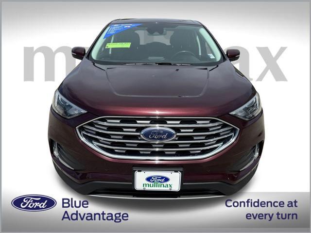 Photo of 2022 Burgundy Velvet Metallic Tinted Clearcoat Ford Edge