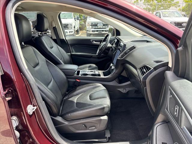 Photo of 2022 Burgundy Velvet Metallic Tinted Clearcoat Ford Edge