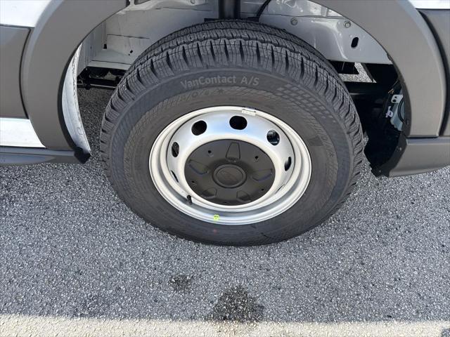 Photo of 2025 Oxford White Ford Transit-250