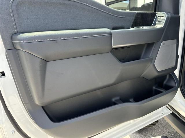 Photo of 2024 Star White Metallic Tri-Coat Ford F-250