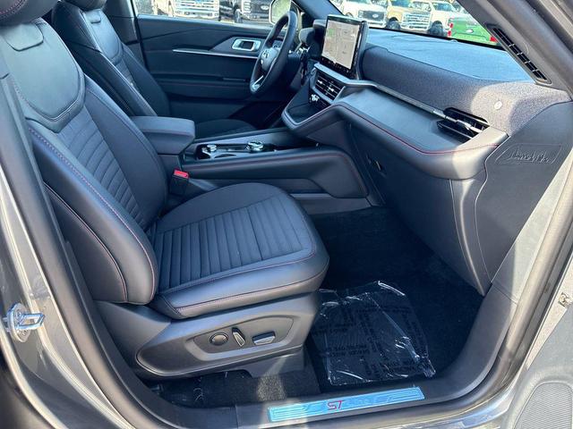 Photo of 2025 Carbonized Gray Metallic Ford Explorer