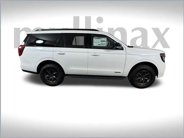 Photo of 2025 White Metallic Ford Expedition