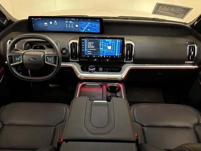 Photo of 2025 White Metallic Ford Expedition