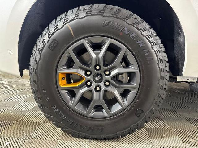 Photo of 2025 White Metallic Ford Expedition