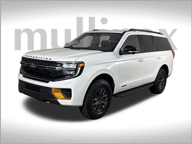Photo of 2025 White Metallic Ford Expedition
