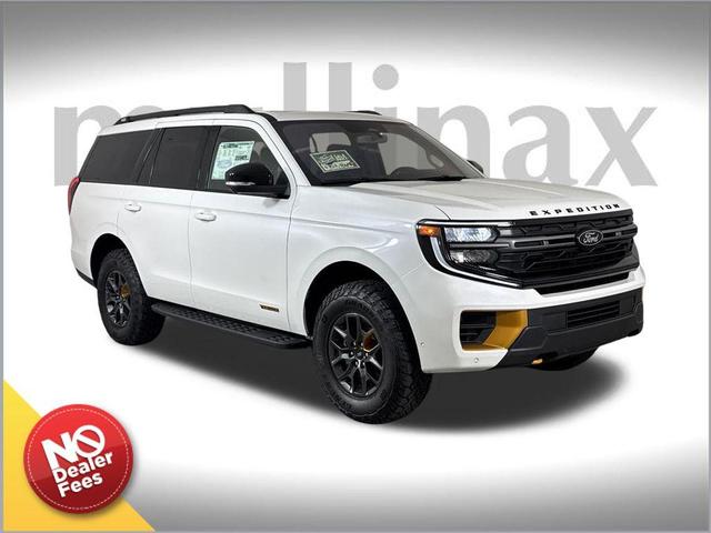 Photo of 2025 White Metallic Ford Expedition