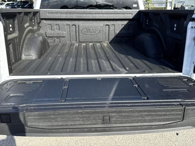 Photo of 2025 Oxford White Ford F-150 Lightning