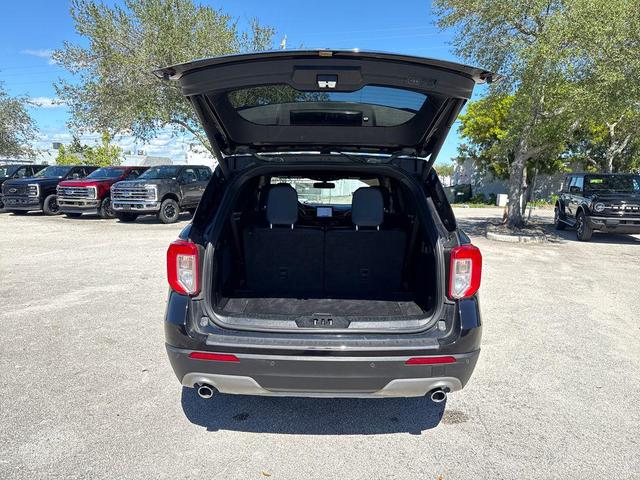 Photo of 2020 AGATE BLACK METALLIC Ford Explorer