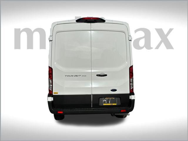 Photo of 2025 Oxford White Ford Transit-250