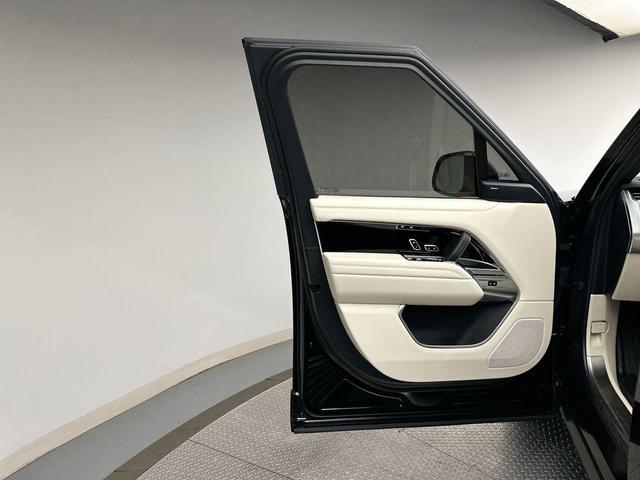 Photo of 2024 Black Land Rover Range Rover
