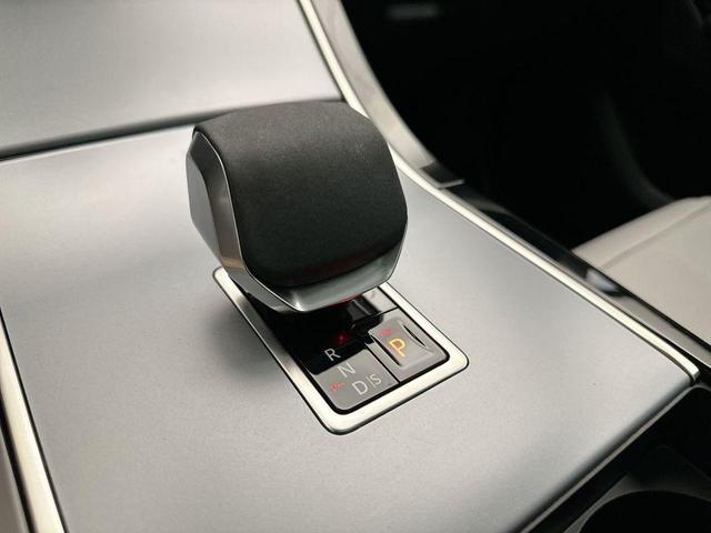 Photo of 2025 Blue Metallic Land Rover Range Rover Velar