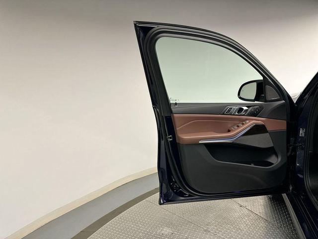 Photo of 2025 Tanzanite Blue II Metallic BMW X7