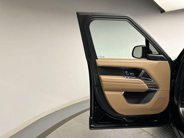 Photo of 2023 Black Land Rover Range Rover