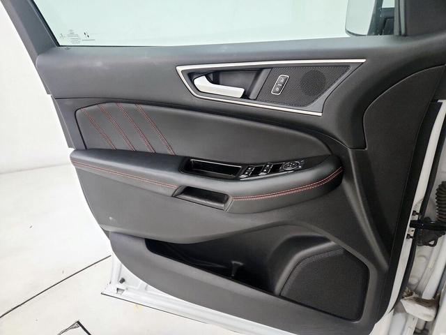 Photo of 2020 White Ford Edge