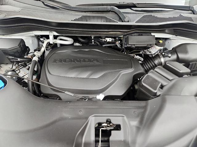 Photo of 2022 White Honda Ridgeline
