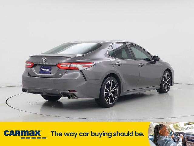 Photo of 2018 Gray Toyota Camry