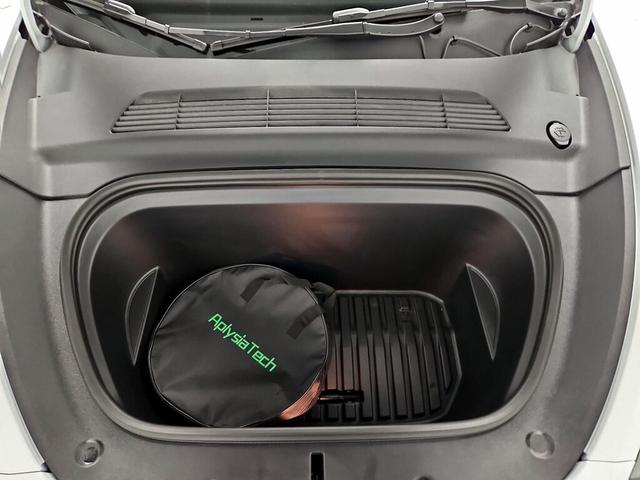 Photo of 2023 White Tesla Model Y