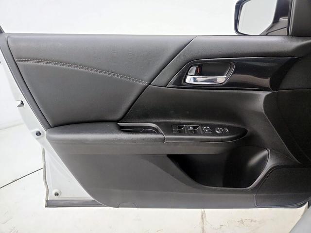 Photo of 2014 White Honda Accord