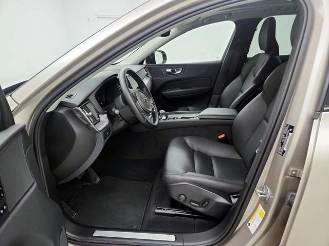Photo of 2025 Tan Volvo XC60
