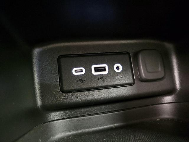 Photo of 2023 White Chevrolet Equinox