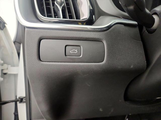Photo of 2025 White Volvo XC60
