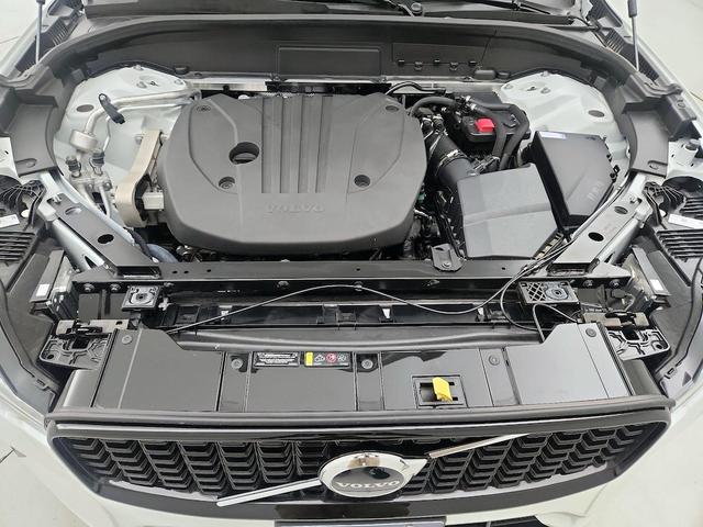 Photo of 2025 White Volvo XC60